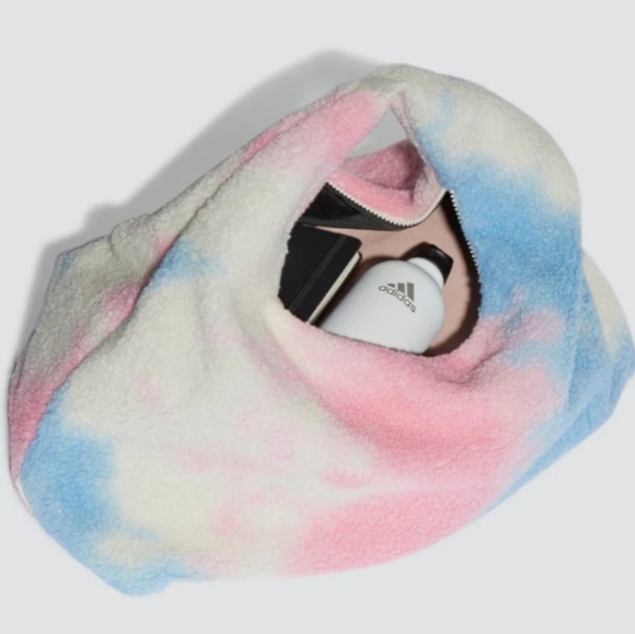 🇺🇲ADÍDAS Tie Dyed Fuzzy Shoulder Bag in Cream White/Multicolored Nice - Picture 1 of 11